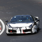 フェラーリ栄光の「GTO」復活か！謎の488GTB、ニュル高速テストに姿見せる - Ferrari 488 mule 1