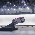 バレルロールしながら世界登場!? 新型コンパクトSUV「ジャガーE-PACE」がワールドプレミア - Jaguar E-PACE launch