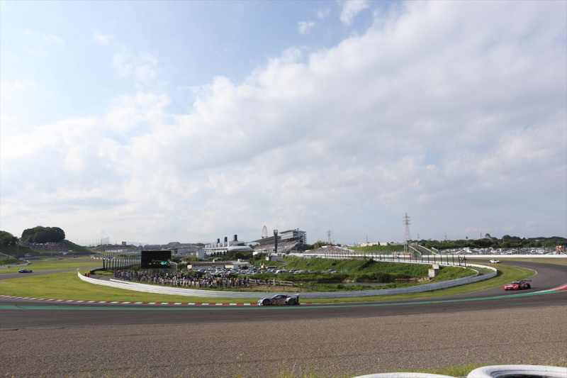 「【SUPER GT2017】GT300クラスはLEON CVSTOS AMGが優勝！ 第6戦 SUZUKA 1000km FINALは耐久レースらしい逆転劇」の16枚目の画像