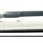 「7メートルストレッチのロングボディ。光岡自動車が輸入霊柩車の「リンカーンMKTセンターストレッチリムジン」を発売」の3枚目の画像ギャラリーへのリンク
