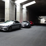 「車両の外から新型メルセデス・ベンツ Sクラスに駐車させるリモートパーキングアシストのデモンストレーション」の10枚目の画像ギャラリーへのリンク