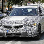 新型BMW・3シリーズのプロトタイプをキャッチ！目玉は300馬力＆航続距離500km超えの完全EVモデルか!? - BMW 3 Series Production Lights 1