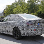 「新型BMW・3シリーズのプロトタイプをキャッチ！目玉は300馬力＆航続距離500km超えの完全EVモデルか!?」の10枚目の画像ギャラリーへのリンク