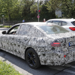 「新型BMW・3シリーズのプロトタイプをキャッチ！目玉は300馬力＆航続距離500km超えの完全EVモデルか!?」の6枚目の画像ギャラリーへのリンク