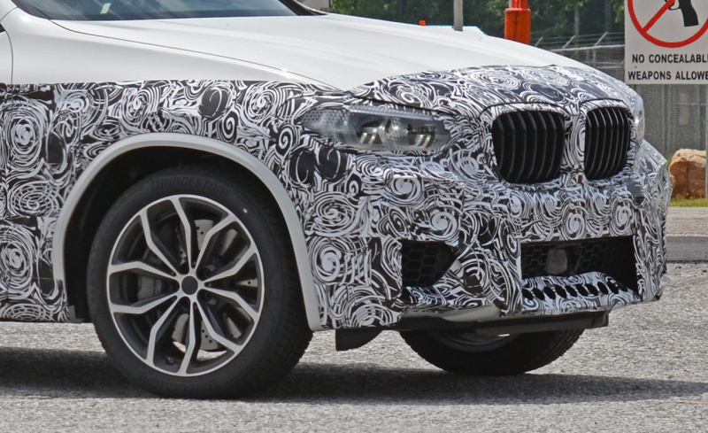 「これが最強モデルだ！BMW X4次期型に設定される470馬力の「M」モデルをキャッチ」の4枚目の画像
