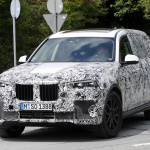 BMWの次世代フルサイズSUV『X7』、睨みきかせる最新世代イカリング装着！ - BMW X7 Production Lights 3