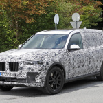 BMWの次世代フルサイズSUV『X7』、睨みきかせる最新世代イカリング装着！ - BMW X7 Production Lights 4