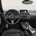 内装デザインをアップデートし、よりモダンで洗練された新型BMW 1シリーズ - P90257963_highRes_the-new-bmw-1-series