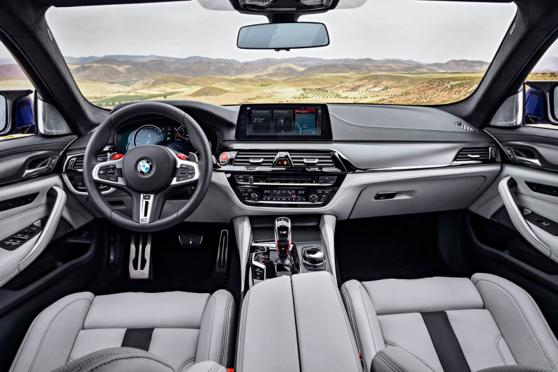 「4WD化されてもFR走行モードを搭載した「BMW M5」がフォトデビュー」の9枚目の画像