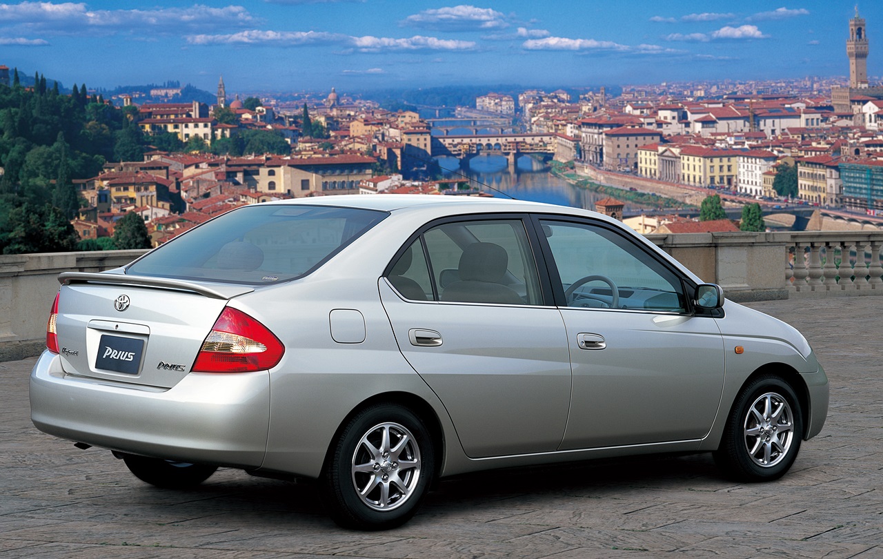 PRIUS_1997 画像|トヨタ「プリウス」生誕20周年!先進のハイブリッド技術が誕生した経緯は? | clicccar.com
