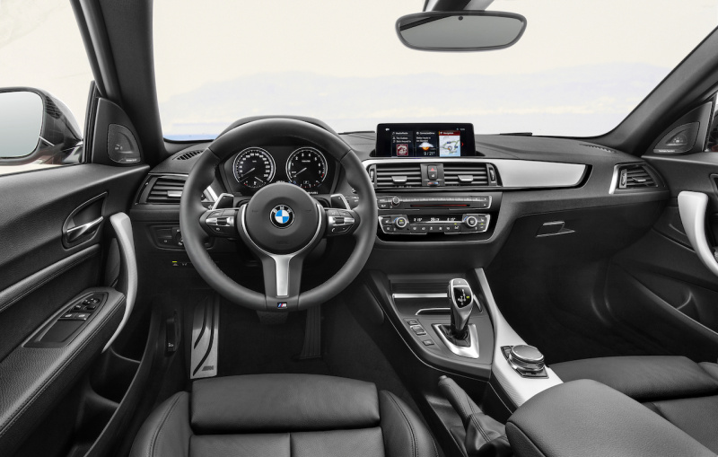「BMW 2シリーズ クーペ・カブリオレ・M2クーペがマイナーチェンジ。より迫力ある顔つきに変更」の4枚目の画像