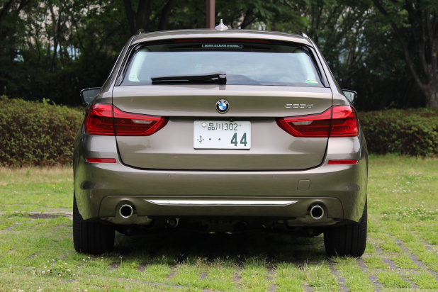 「BMW 5シリーズツーリングは、ワゴンでも十分に軽快なフットワークと高いスタビリティが魅力」の8枚目の画像
