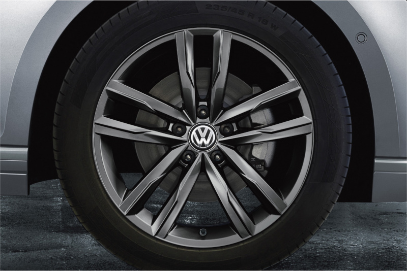 「VW・パサート ヴァリアントに快適、安全装備を満載した「TSI Eleganceline Tech Edition」を設定」の12枚目の画像
