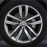「VW・パサート ヴァリアントに快適、安全装備を満載した「TSI Eleganceline Tech Edition」を設定」の14枚目の画像ギャラリーへのリンク