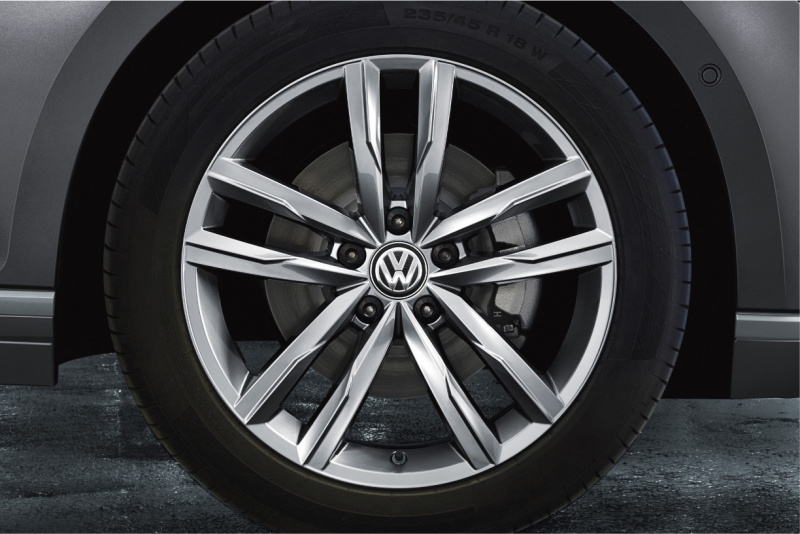 「VW・パサート ヴァリアントに快適、安全装備を満載した「TSI Eleganceline Tech Edition」を設定」の14枚目の画像