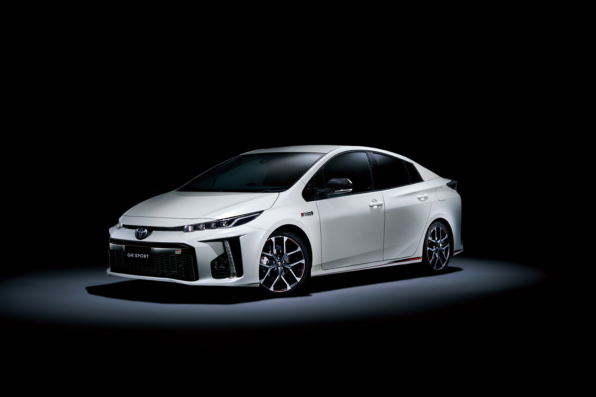 トヨタのスポーツバージョンを「GR」に一新！ ヴィッツ、プリウスPHV