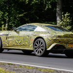 秋のニュル激走…AMG製V8搭載のアストンマーティン ヴァンテージ次期型、V12に迫る加速力と判明！ - Aston Martin V8 Vantage 007