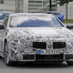 BMWの2千万円最高級クーペ「8シリーズ」、次世代イカリング装着市販モデルを初スクープ！ - BMW 8 Coupe Production Lights 2