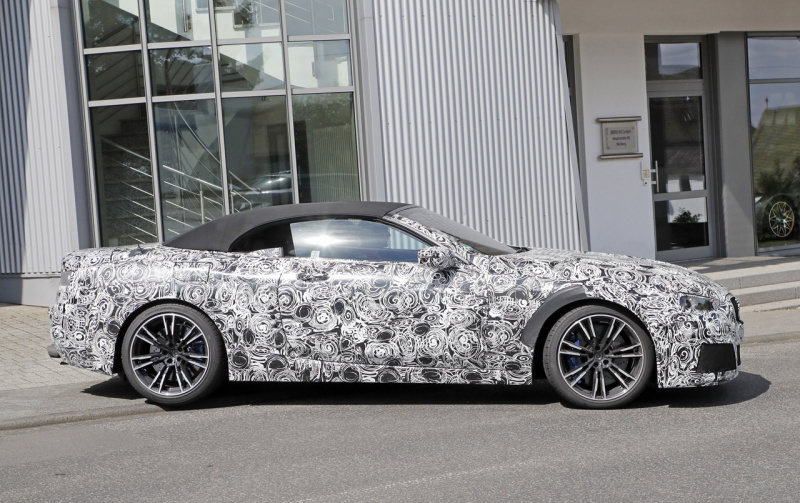 「V12搭載モデルも!? BMW M8コンバーチブル、開発車両が初公道テストへ！」の6枚目の画像