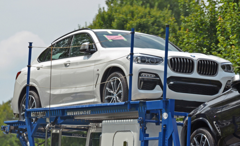 「発表秒読み？ BMW X4次期型、輸送中の完全な姿をキャッチ」の4枚目の画像