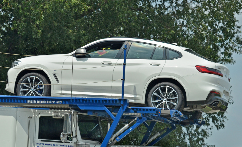 「発表秒読み？ BMW X4次期型、輸送中の完全な姿をキャッチ」の12枚目の画像