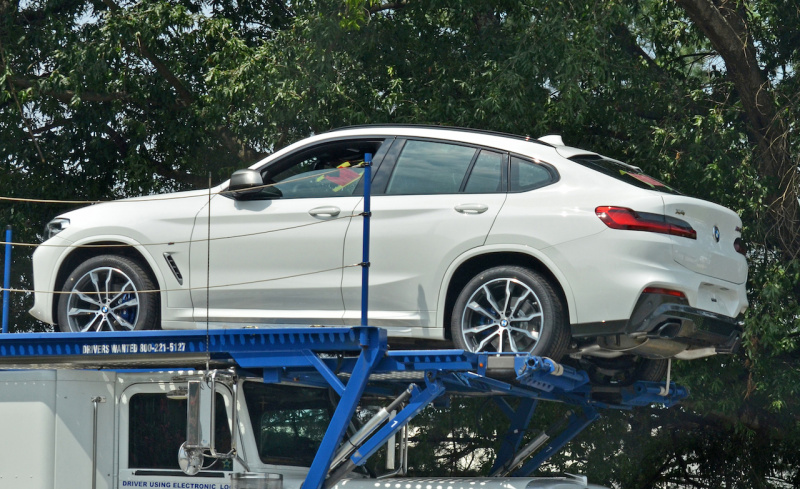 「発表秒読み？ BMW X4次期型、輸送中の完全な姿をキャッチ」の13枚目の画像