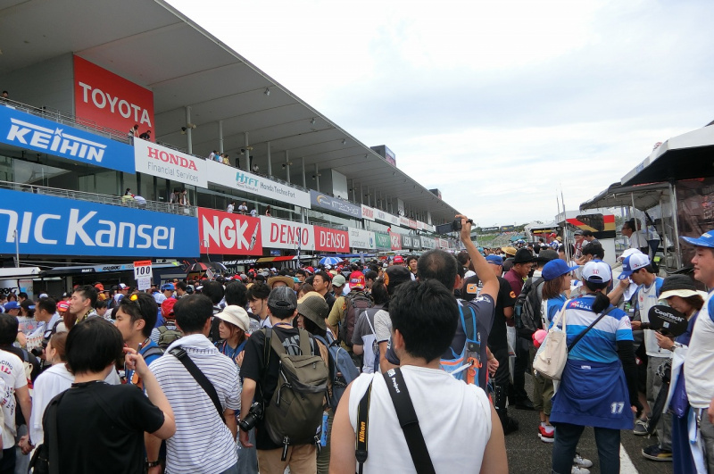 「ピットウォークはまるで文化祭!? F1女子、スーパーGT初観戦【SUPER GT SUZUKA 1000km 】」の2枚目の画像