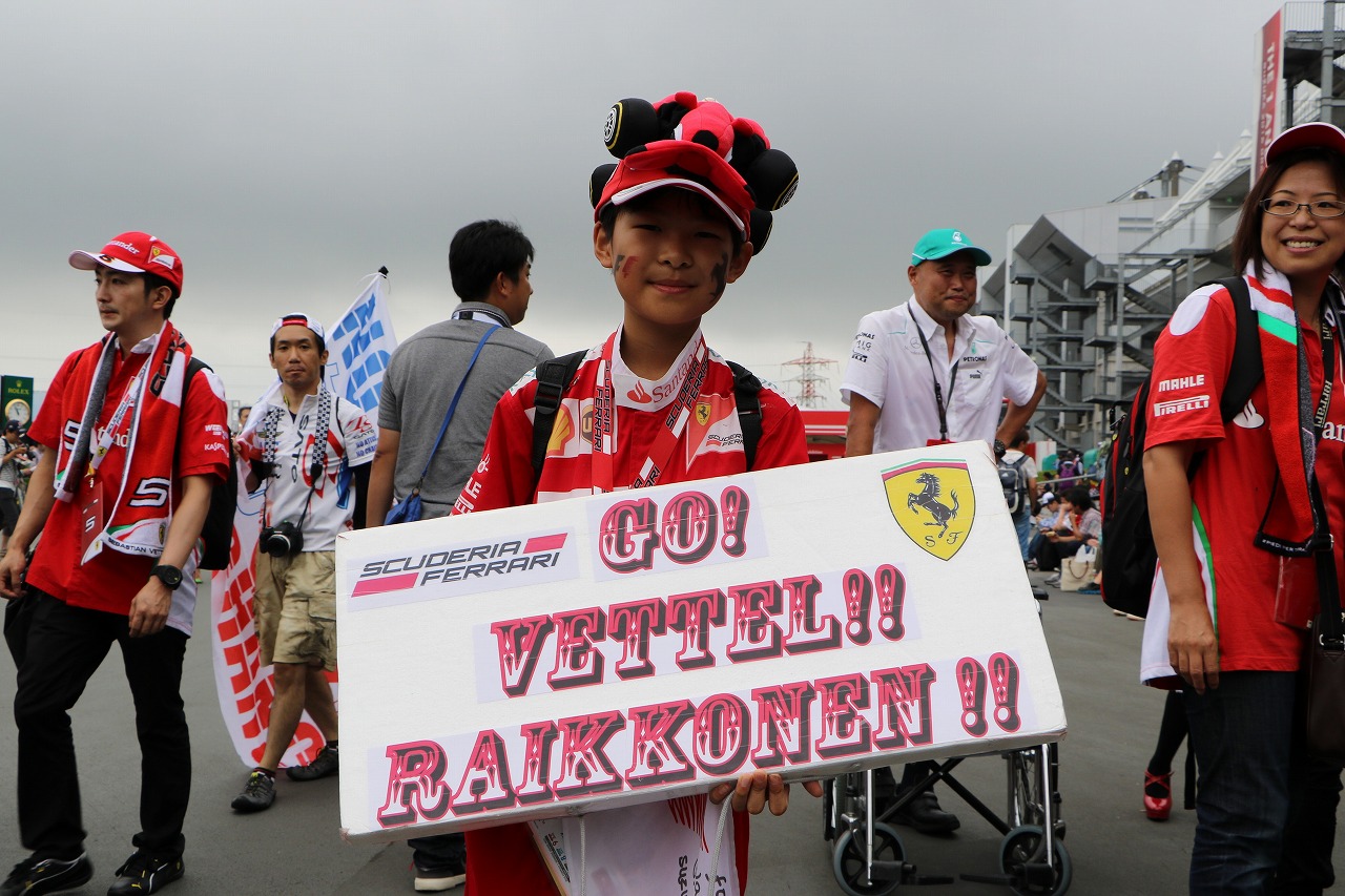 ファンの熱気は世界一 他にはないオリジナル応援グッズでf1日本gpは盛り上がる 17年f1日本gp Clicccar Com