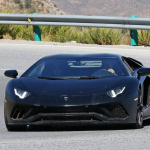 ランボルギーニの頂点へ…アヴェンタドールに780馬力の「ペルフォマンテ」開発中か？ - Lamborghini Aventador Performante Mule 1