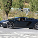 ランボルギーニの頂点へ…アヴェンタドールに780馬力の「ペルフォマンテ」開発中か？ - Lamborghini Aventador Performante Mule 3