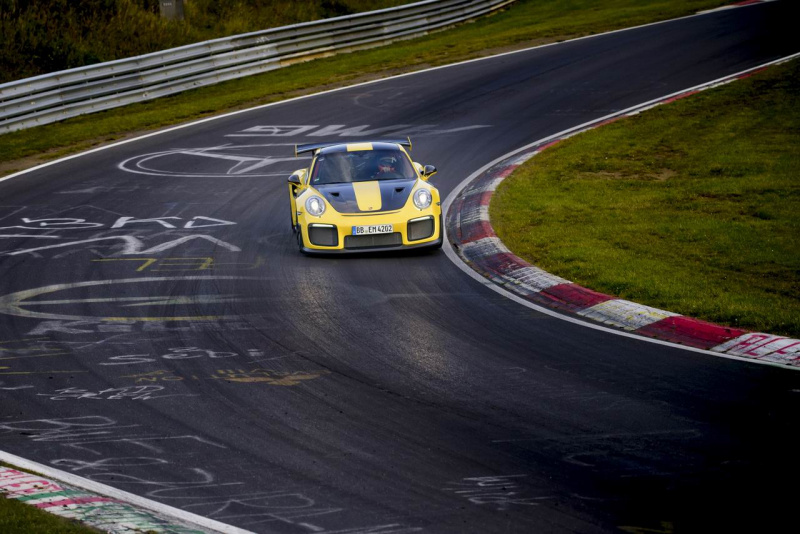 「ポルシェ・911がニュルブルクリンクの最速タイムを更新、6分47秒のノーカット映像を公開！」の3枚目の画像