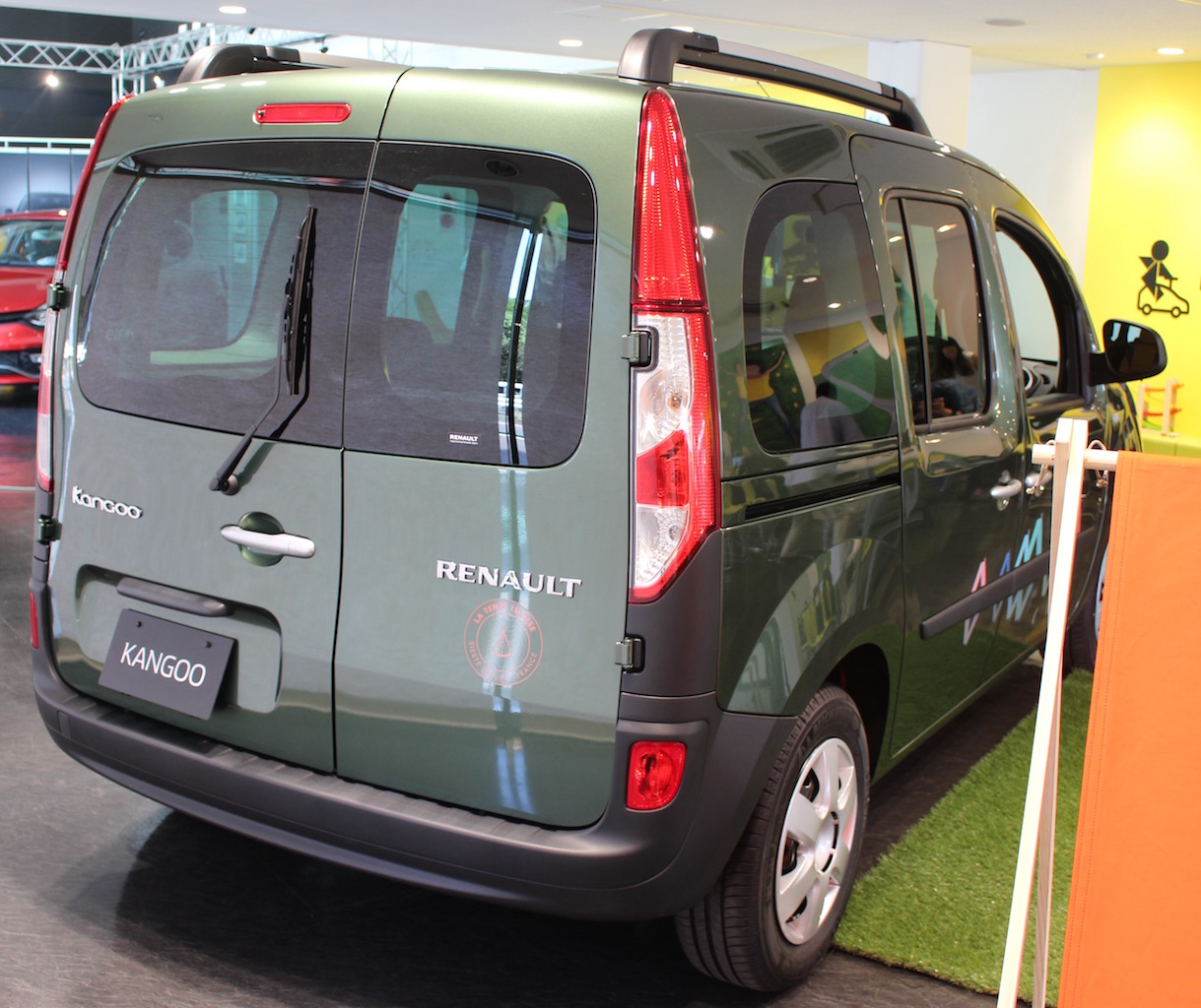 新車 アウトドアが似合うルノー カングーの限定車 ラ タント イレーズ が登場 Clicccar Com