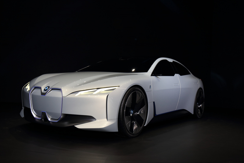 「【フランクフルトモーターショー2017】ドイツ勢の電動化・環境戦略② BMWは次世代の「駆け抜ける歓び」を提案」の8枚目の画像