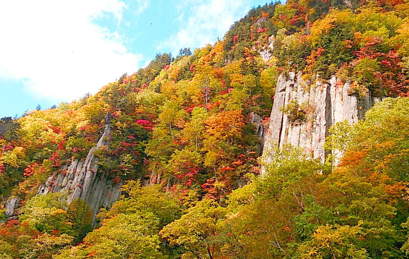 北海道の紅葉がはじまった クルマで行ける紅葉スポットをご紹介します 車中泊女子の全国縦断記 Clicccar Com