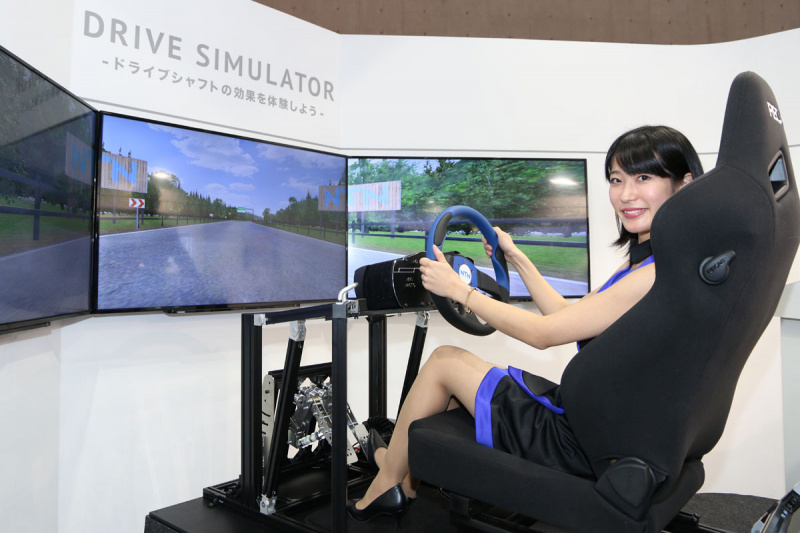 「【東京モーターショー2017】ドライブシャフトの進化を体感できるシミュレーターを設置したベアリングメーカーのNTNブース」の1枚目の画像
