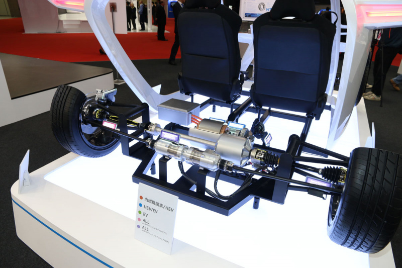 「【東京モーターショー2017】ドライブシャフトの進化を体感できるシミュレーターを設置したベアリングメーカーのNTNブース」の2枚目の画像