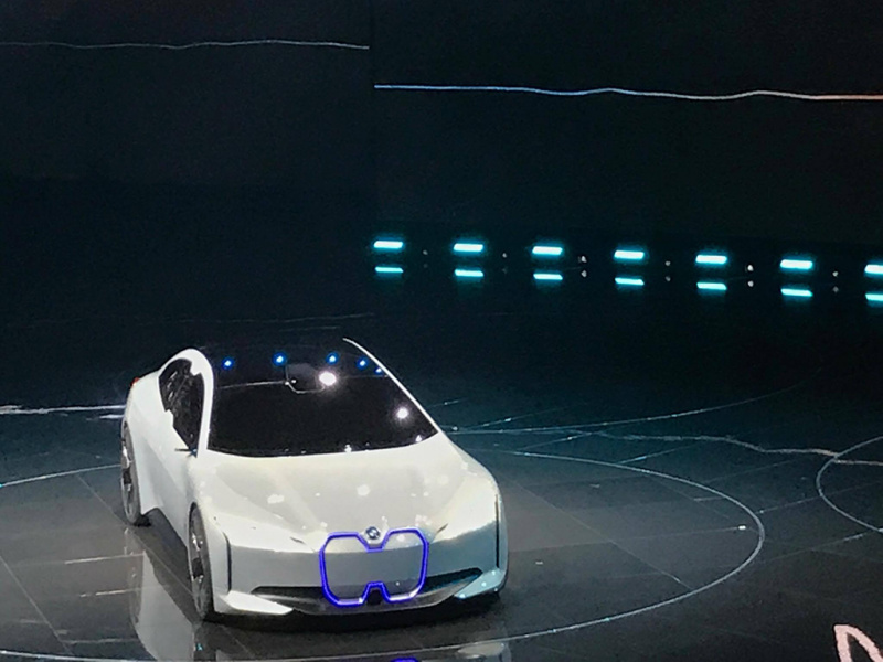 「BMWは2021年の自動運転車に「駆け抜ける喜びモード」スイッチを設定!?」の1枚目の画像