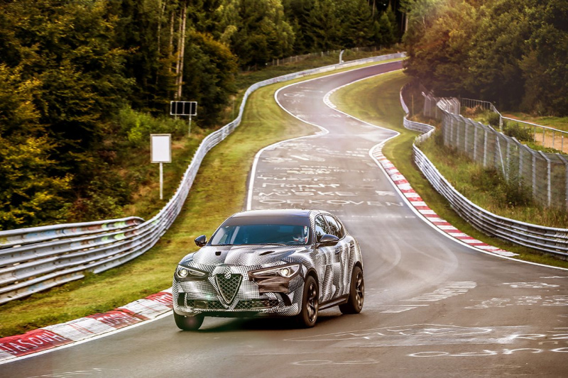 「【新車】アルファ ロメオ初のSUV「ステルヴィオ・クアドリフォリオ」がニュル最速タイムを記録」の9枚目の画像