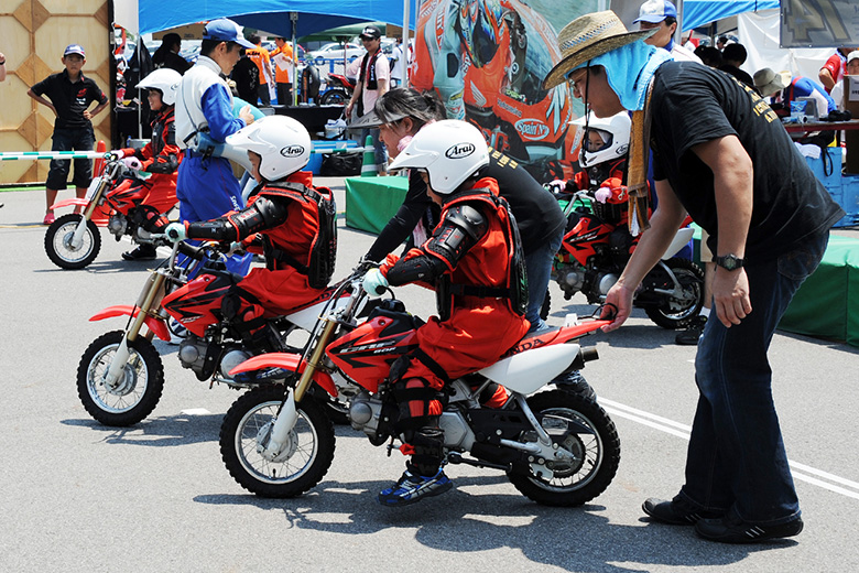 「週末はバイクレースの「日本一決定戦の生観戦」がオススメ！」の4枚目の画像