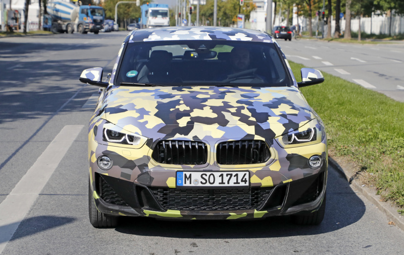 「迷彩ボディでミュンヘンに出現！BMW X2に追加される高性能320馬力の「M35i」」の9枚目の画像