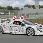 マクラーレンの開発車両の正体は、800馬力の新型スーパーカーだった！ - McLaren Mule or Racecar 6