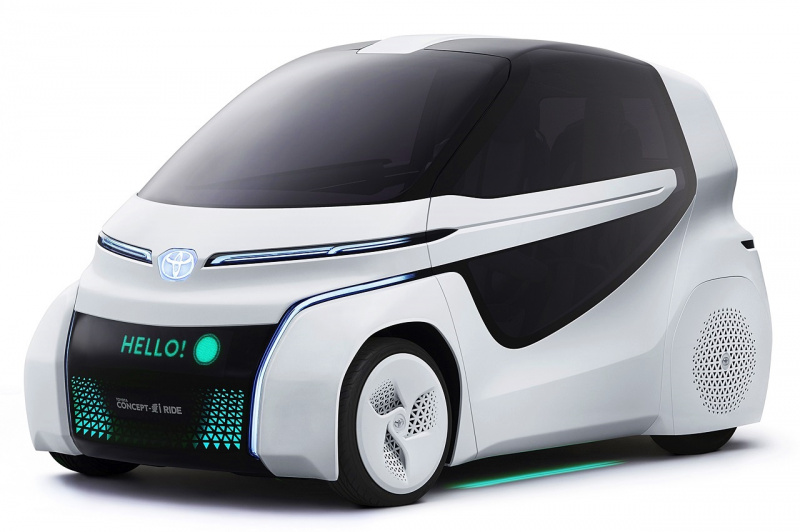 「【東京モーターショー2017】トヨタ自動車が「未来の愛車」をカタチにしたガルウイング仕様のEVコンセプトカーを出展」の1枚目の画像