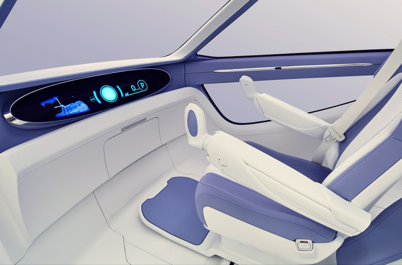 「【東京モーターショー2017】トヨタ自動車が「未来の愛車」をカタチにしたガルウイング仕様のEVコンセプトカーを出展」の4枚目の画像