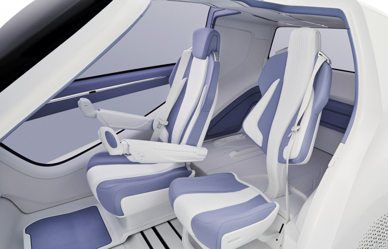 「【東京モーターショー2017】トヨタ自動車が「未来の愛車」をカタチにしたガルウイング仕様のEVコンセプトカーを出展」の5枚目の画像