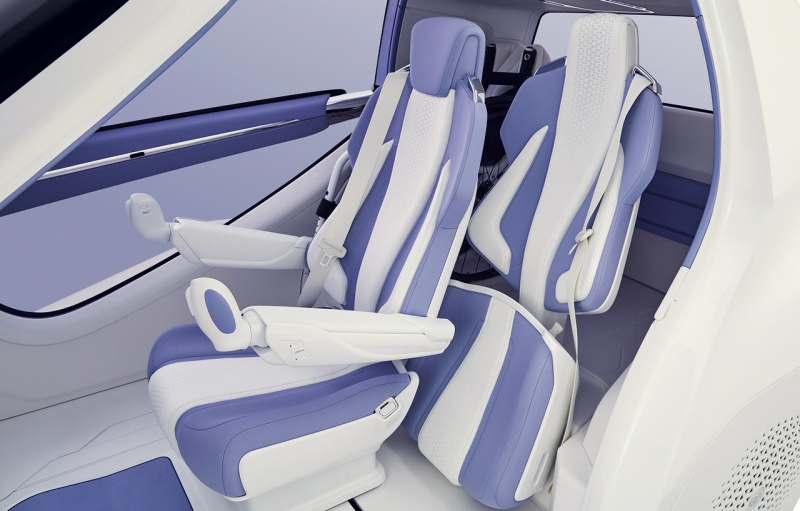 「【東京モーターショー2017】トヨタ自動車が「未来の愛車」をカタチにしたガルウイング仕様のEVコンセプトカーを出展」の6枚目の画像