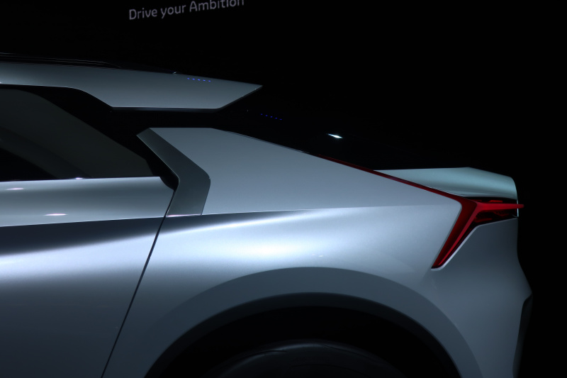 「三菱e-EVOLUTION CONCEPTはライトウエイトスポーツ【東京モーターショー2017 コンセプトカー・デザイン速攻インタビュー】」の5枚目の画像