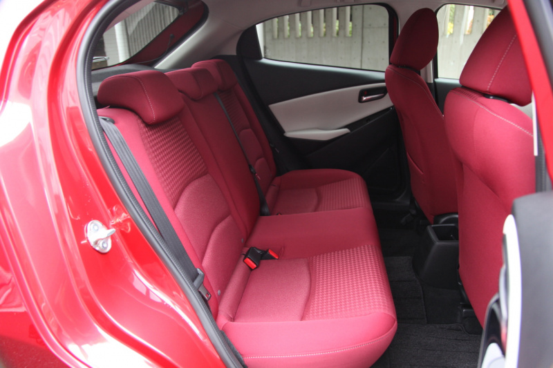 「【新車】カラーコーディネイトにこだわったデミオの特別仕様車「Noble Crimson（ノーブル・クリムゾン）」」の12枚目の画像