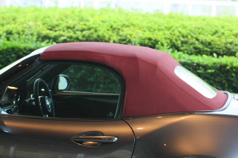 「【新車】ダークチェリー色のソフトトップが上質な特別仕様車のロードスター「RED TOP」を設定」の3枚目の画像