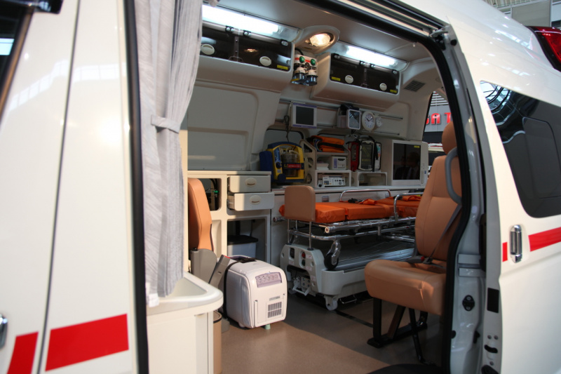 「【新車】新型ハイエースの救急車「HIMEDIC」は普通のハイエースと意外なところが違った!!」の2枚目の画像