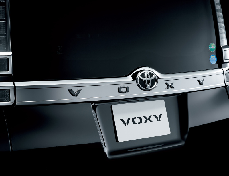 「【新車】トヨタ・ヴォクシー／ノアに、外観をより際立たせた充実装備の特別仕様車を設定」の9枚目の画像